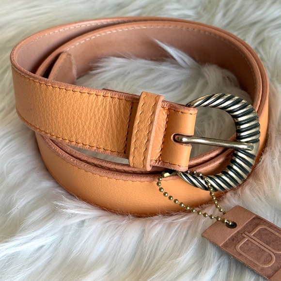 🇨🇦 Brave Leather Collection - Lisette - Picture 8 of 15